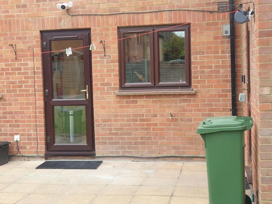 London Luxury 6 Bedroom Family House Sleeps 12 People Parking For 4 Cars Close To Tube. Chigwell Exterior photo