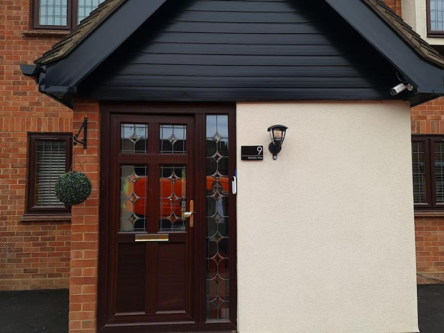 London Luxury 6 Bedroom Family House Sleeps 12 People Parking For 4 Cars Close To Tube. Chigwell Exterior photo